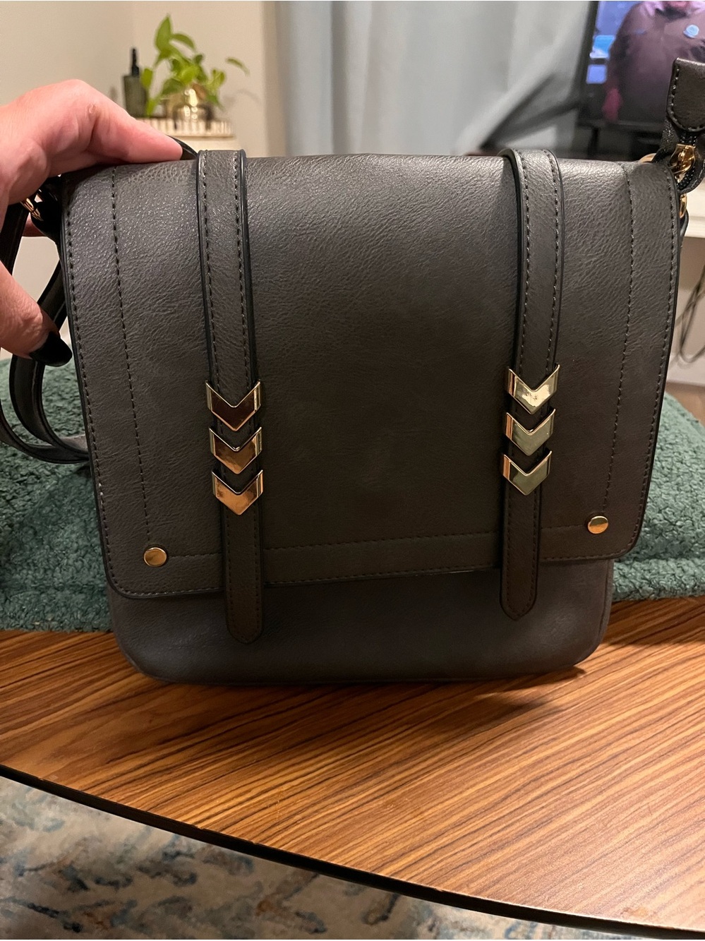 Structured Chevron Accent Crossbody Bag in Dark Gray